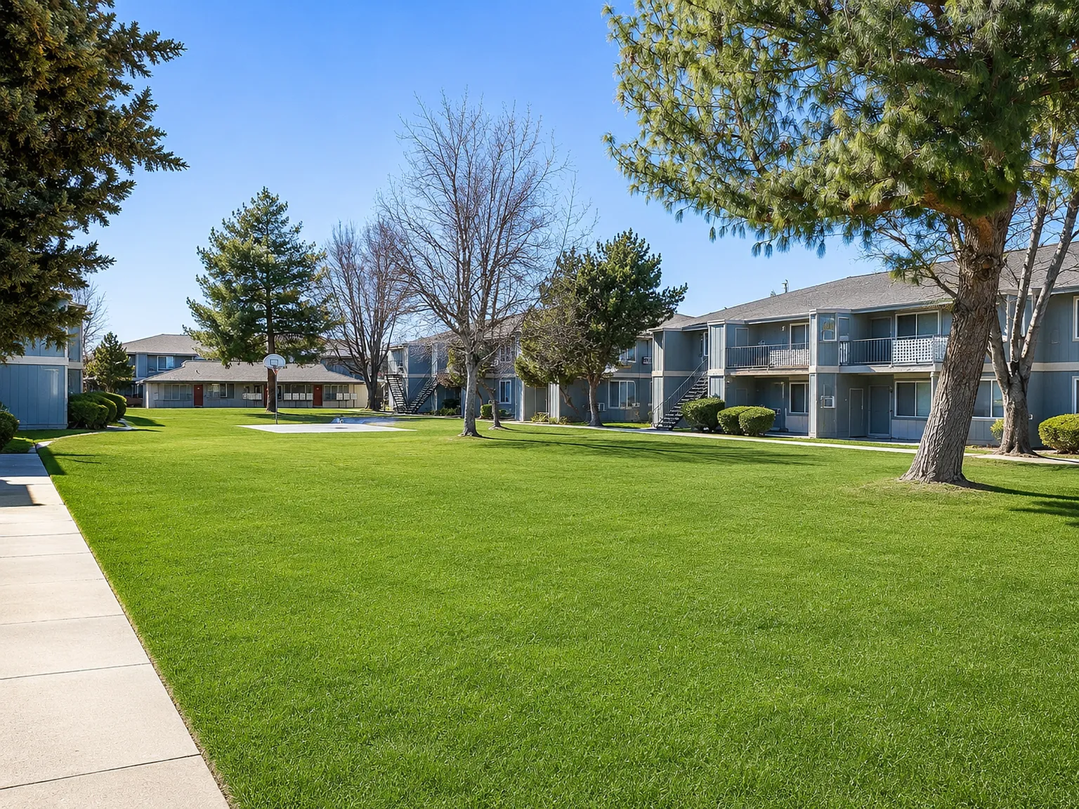 Hood Manor Apartments — Photo 2