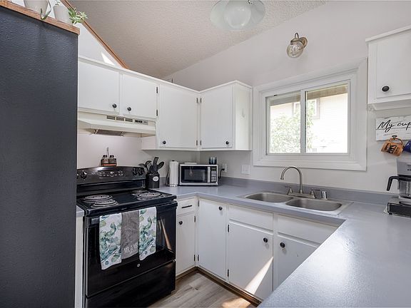 3rd image of 5108 Oakwood Ct