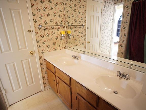 3rd image of 715 West Ave #302