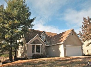 2627 SW Golf View Dr, Topeka, KS 66614