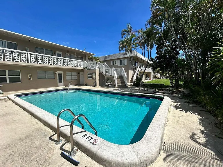 510 SW 15th St #204 — Photo 9