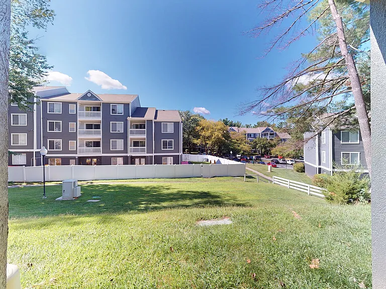 Canterbury Apartments — Photo 102