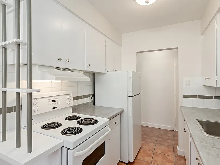 1433 21st Ave SW #6 — Photo 6