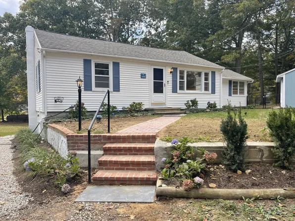 10 Slocum Road, Clinton, CT 06413