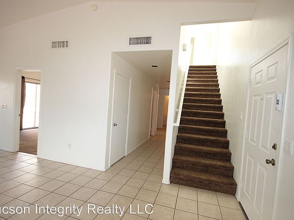 4th image of 920 E Elm St #2