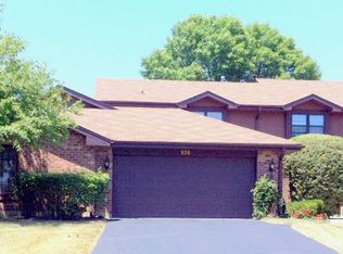 930 Brown Deer Dr, Westmont, IL