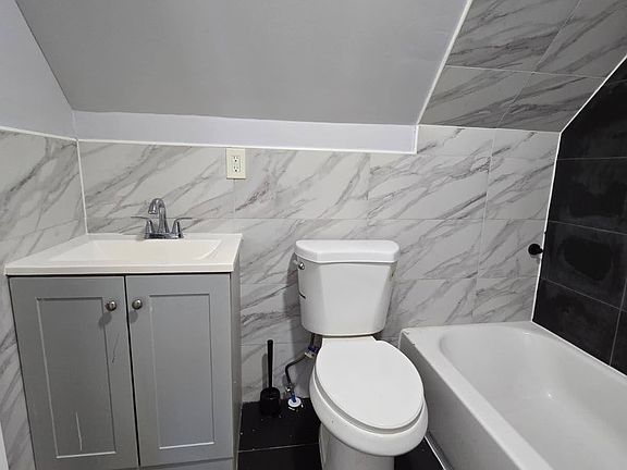 2nd image of 20 Wade St #3R