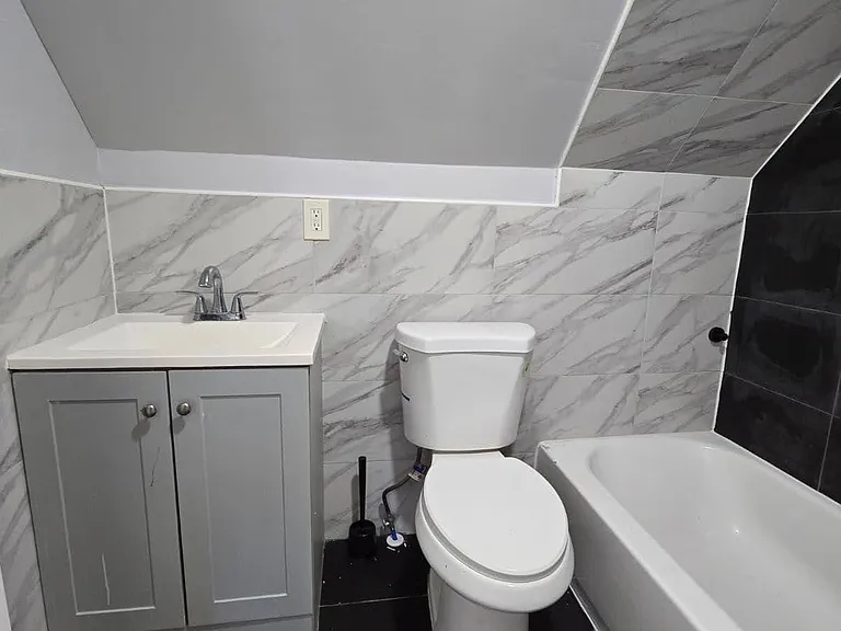 20 Wade St #3R — Photo 2
