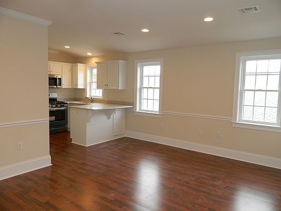 3rd image of 71 North St Unit 3E