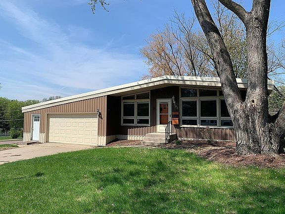 2nd image of 207 E Douglas Ave