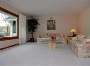 2044 Cargill Dr, Northbrook, IL 60062