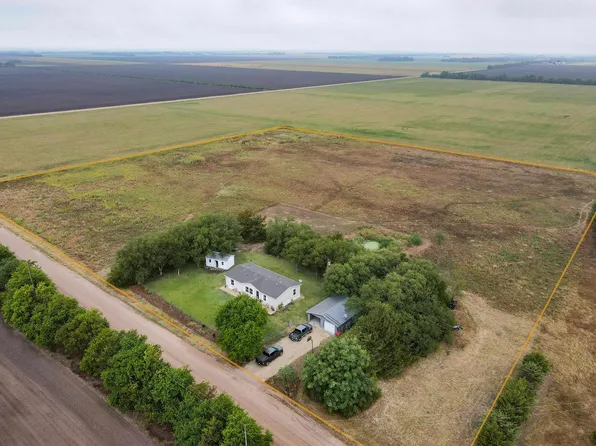 2220 Navajo Rd, Galva, KS 67443