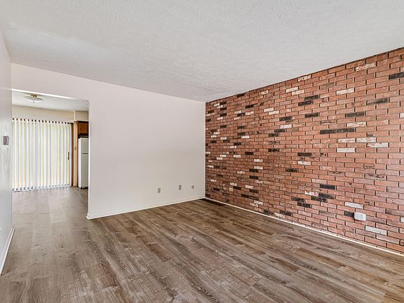 4th image of 2139 Glenmount Ave APT C