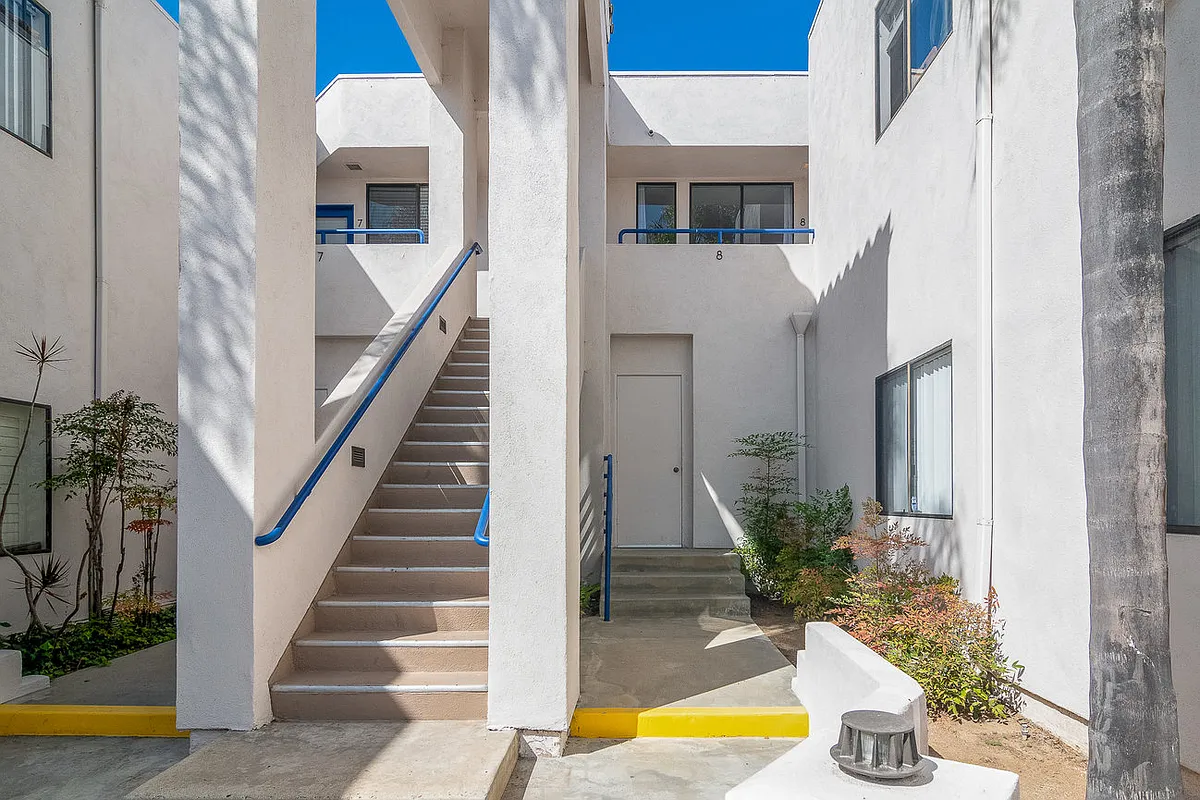 Building Photo - 3984 Lamont St #8