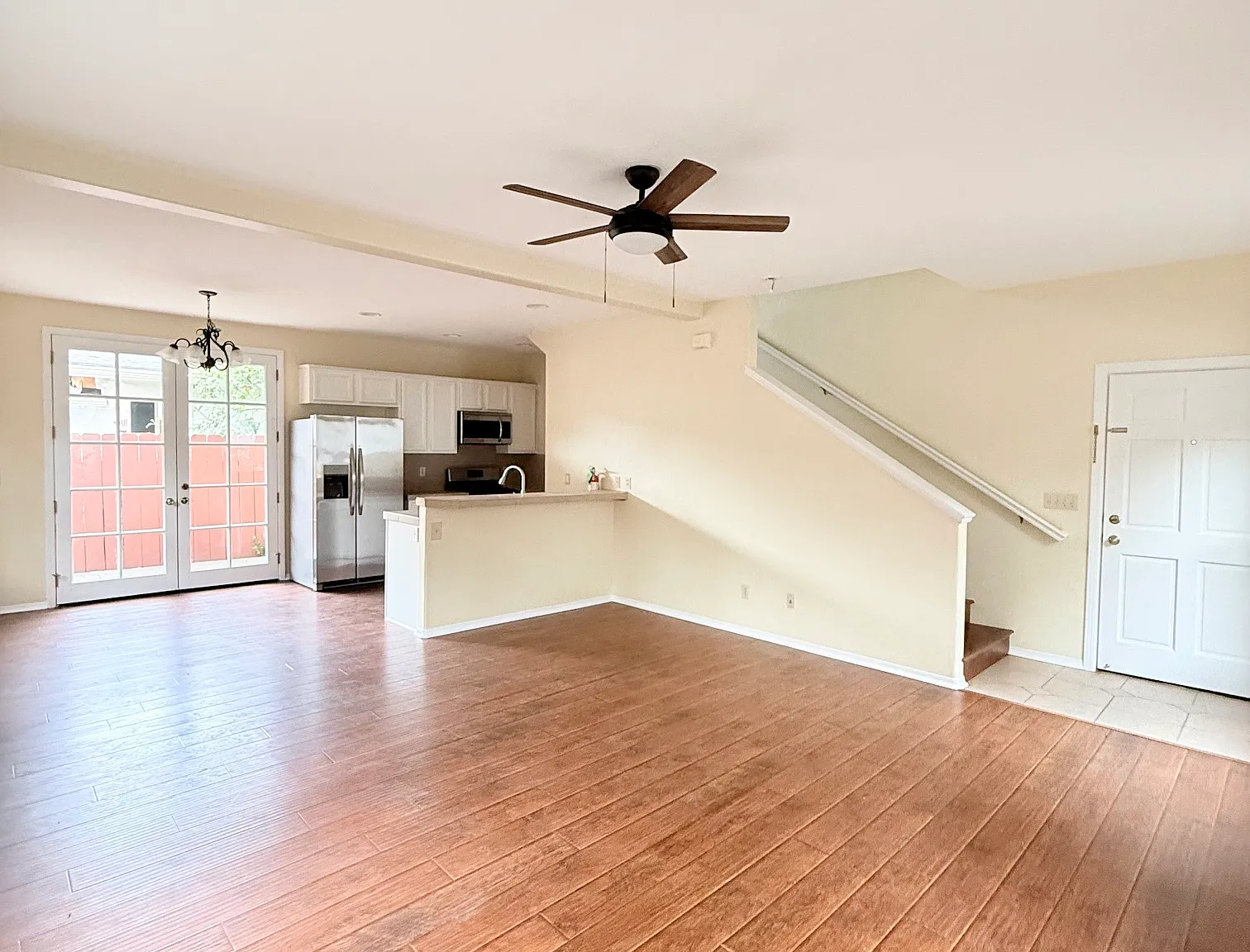 3 bed, 1604 sqft, $5,950 — Photo 3