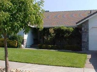 1444 Country Manor Dr, Santa Rosa, CA 95401