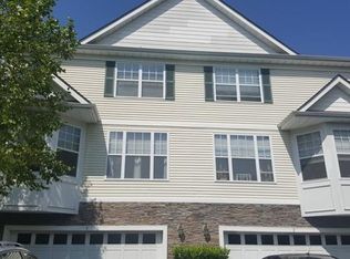 4 Green Ct, Middletown, NY 10940