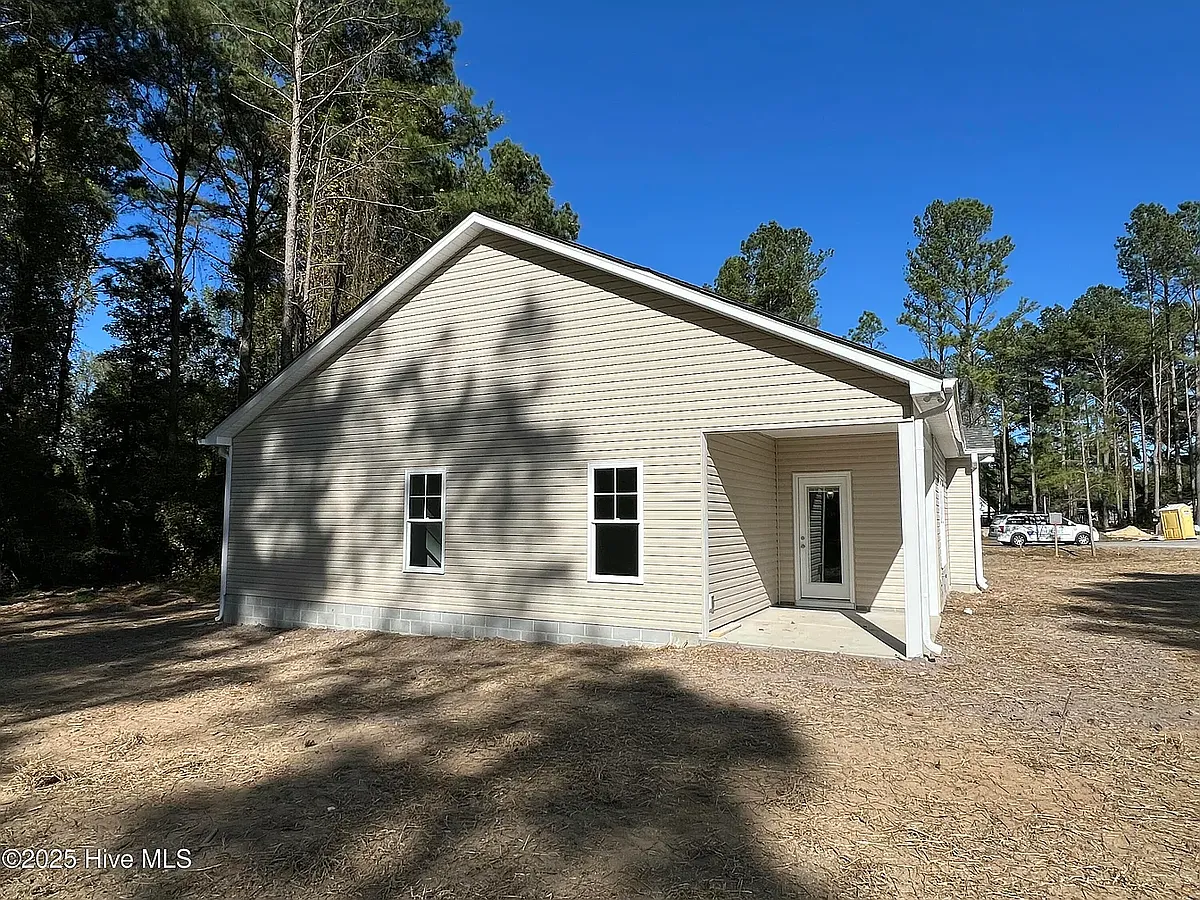 Building Photo - 403 Creeks Edge Dr