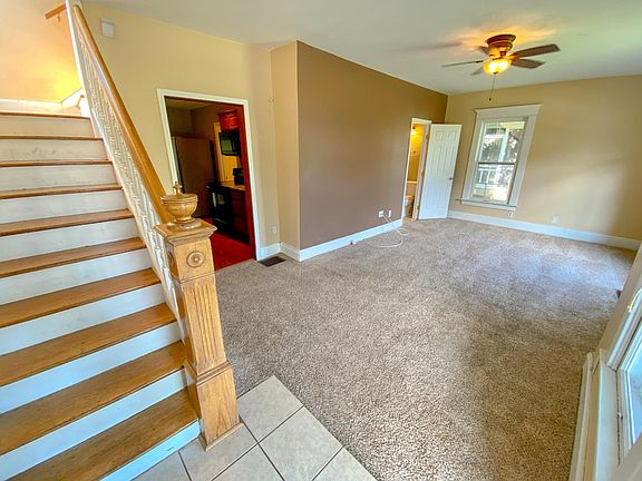 4th image of 327 E Maynard Ave