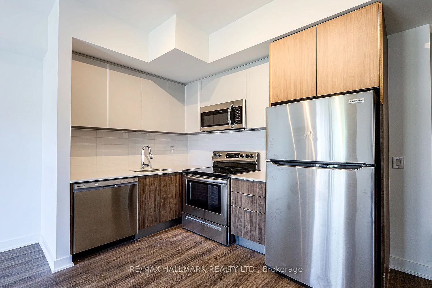 3 bed, $2,990 — Photo 2