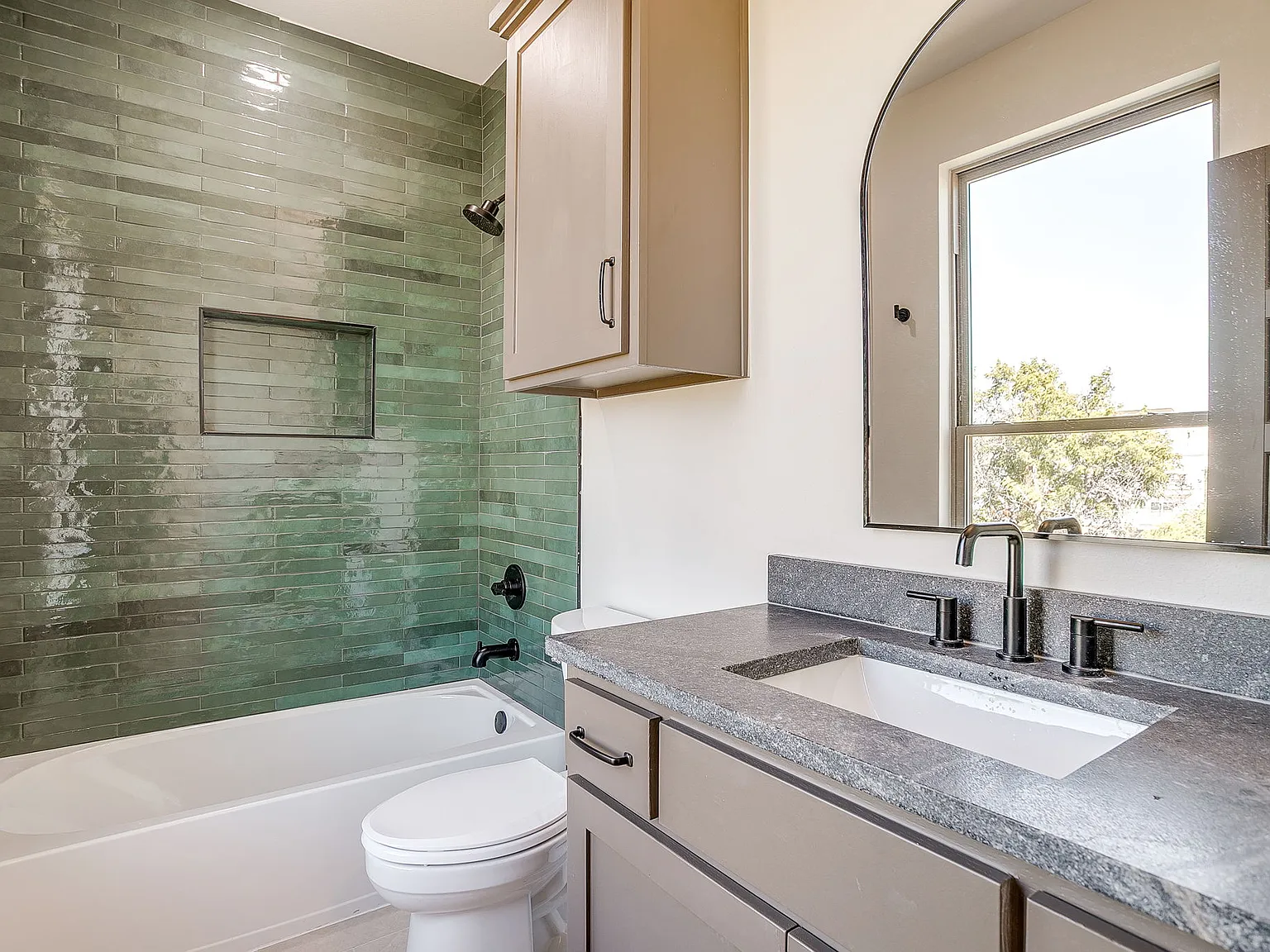 2 bed, 2.5 bath, 1668 sqft, $2,895 — Photo 3