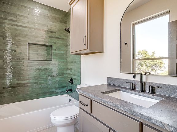 3rd image of 2820 Weisenberger St #110