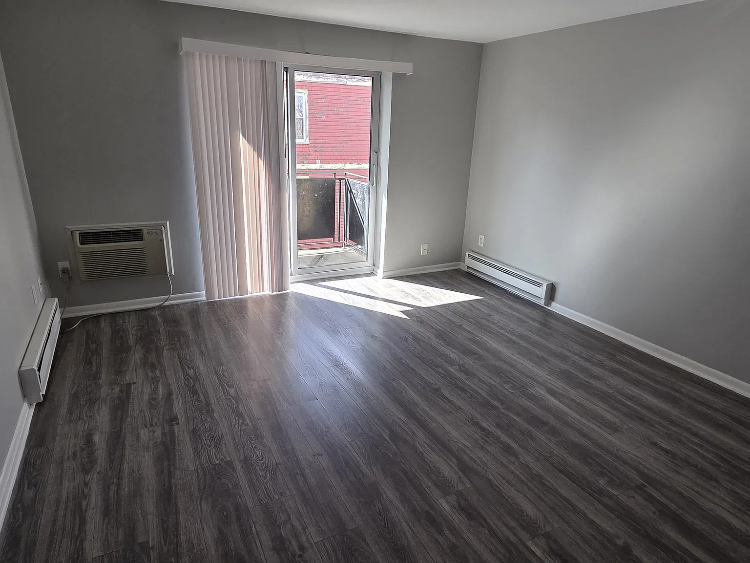 2 bed, 1.0 bath, 700 sqft, $2,500 — Photo 3