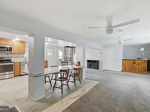 5th image of 337 Main St