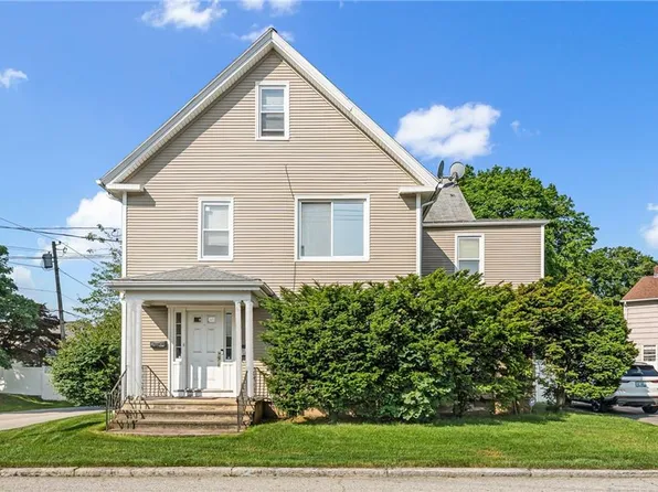 106-108 Pleasant St, Cranston, RI 02910