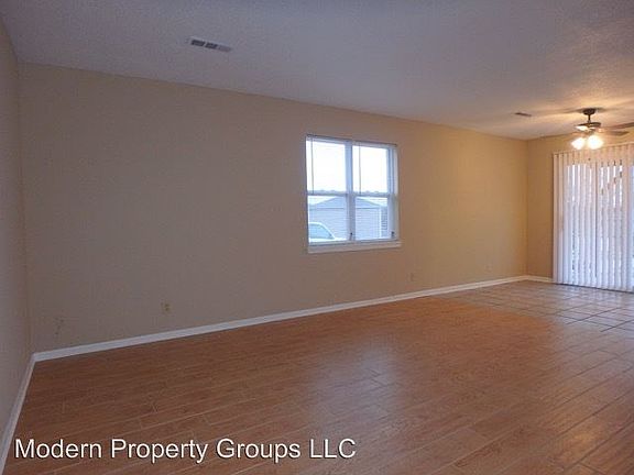 5th image of 109 Albany Dr APT A
