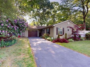 28 Yaphank Ave, Brookhaven, NY 11719