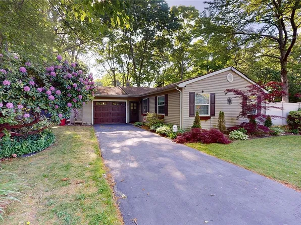 28 Yaphank Avenue, Brookhaven, NY 11719