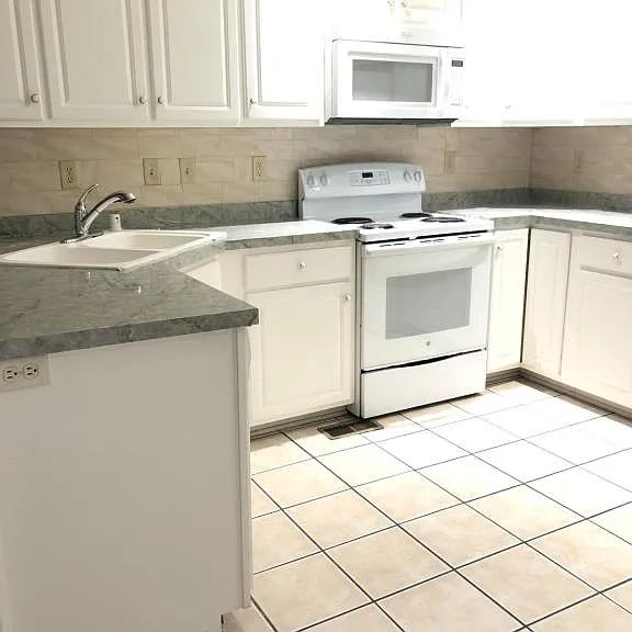 112 Jersey Ct — Photo 6