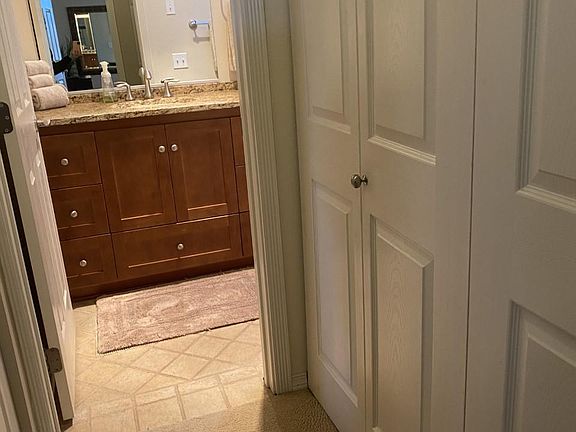 4th image of 404 10th St APT D302