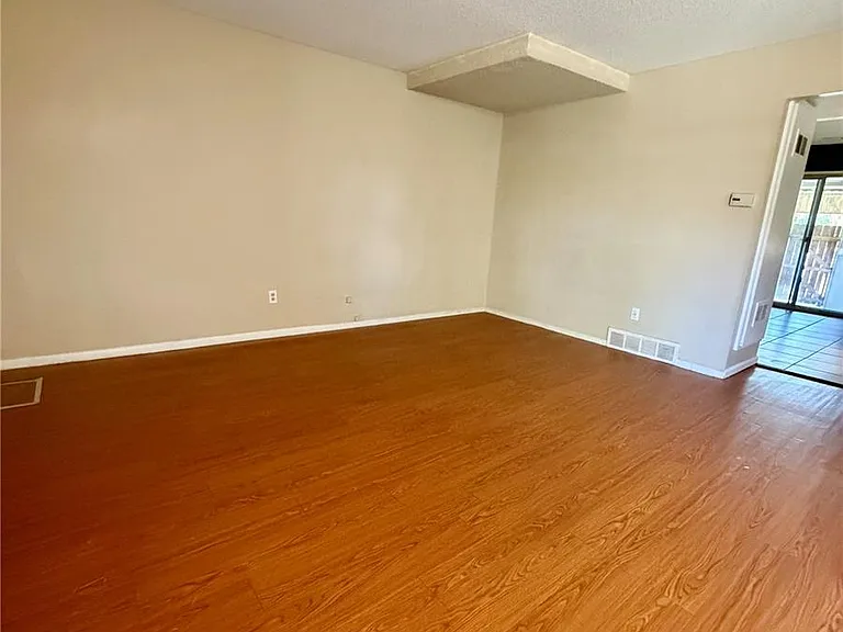 9066 E Lehigh Ave — Photo 4