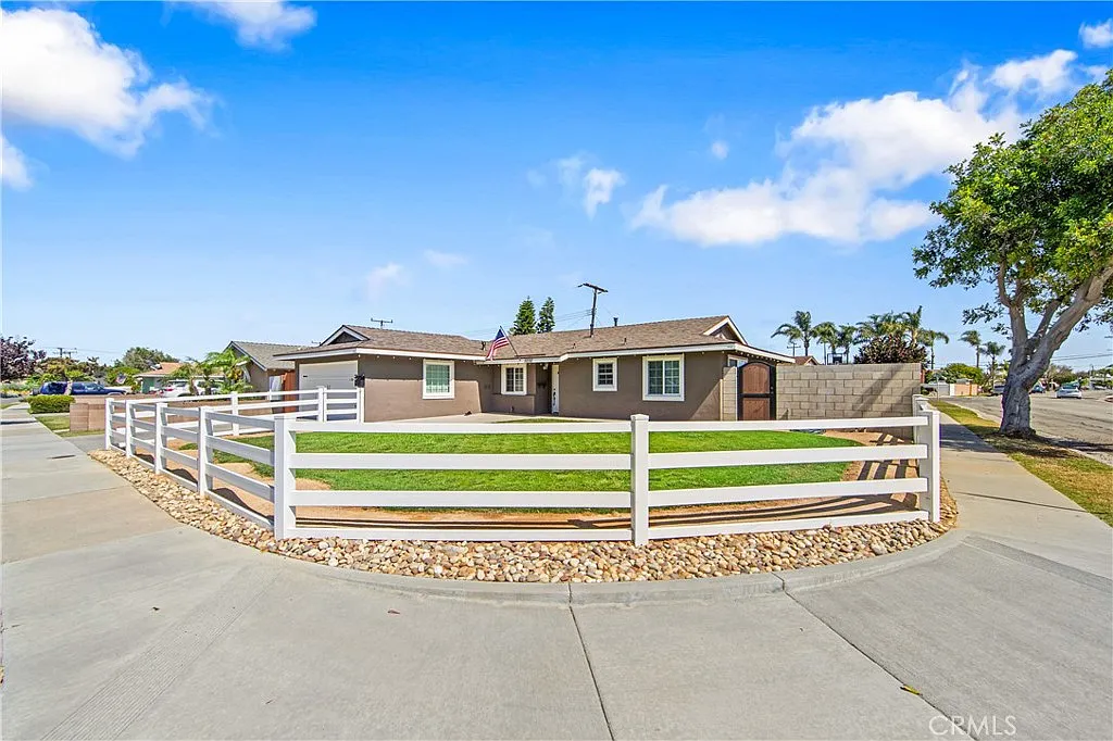 3 bed, 1479 sqft, $5,000 — Photo 2