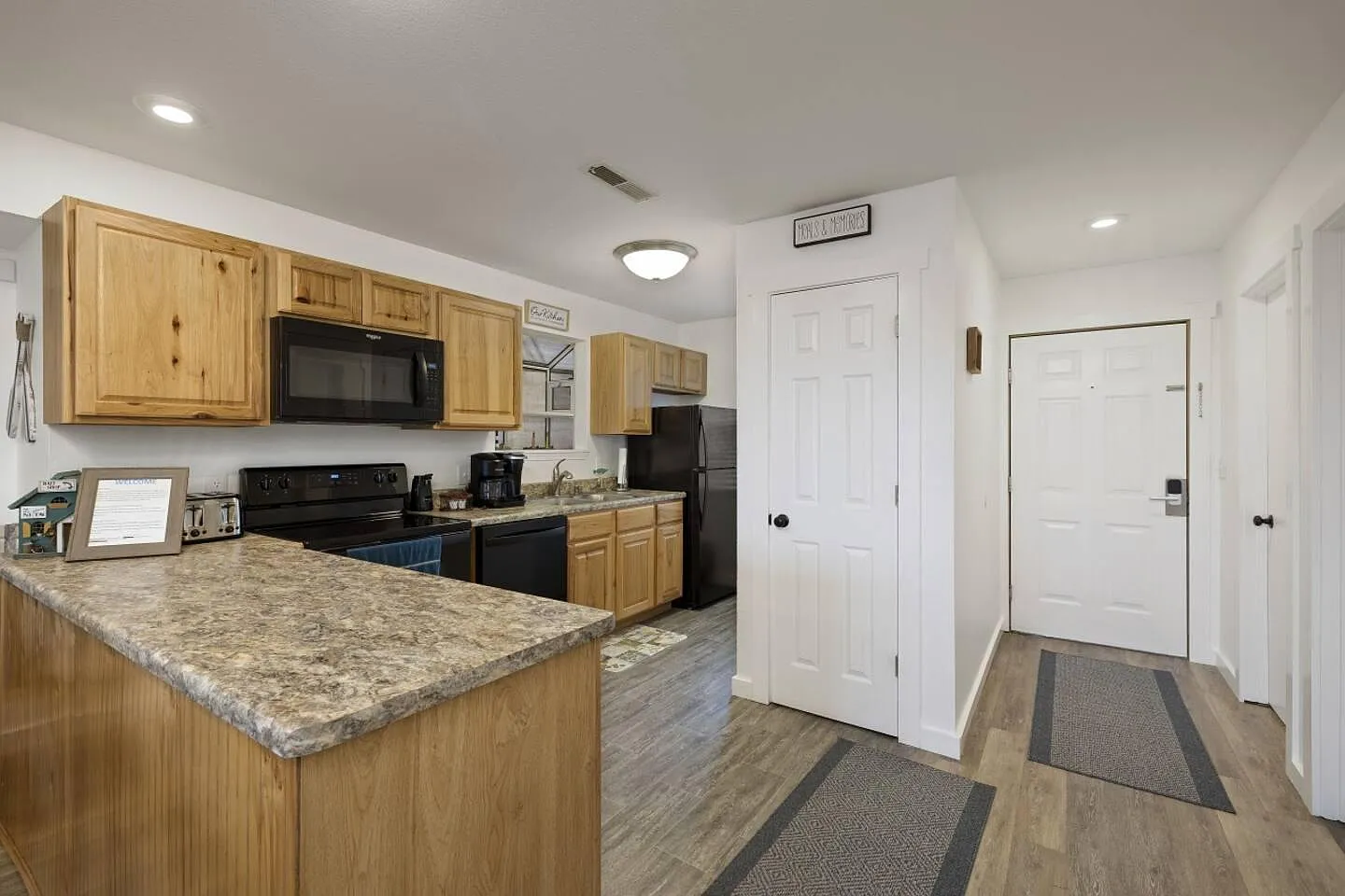 38 Lantern Bay Ln — Photo 3