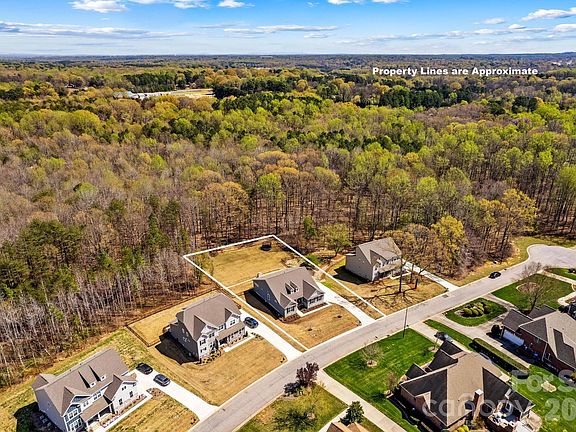 4th image of 322 Muirfield Way