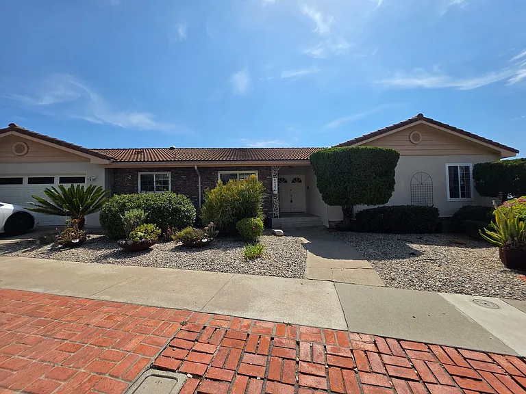 6437 Elmhurst Dr — Photo 1