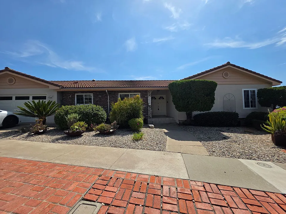 6437 Elmhurst Dr