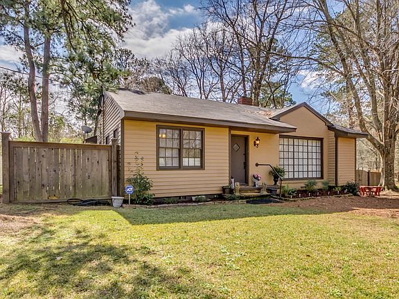 2nd image of 2913 Shannon Dr