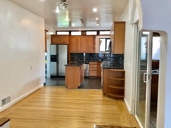5th image of 327 Lisbon St