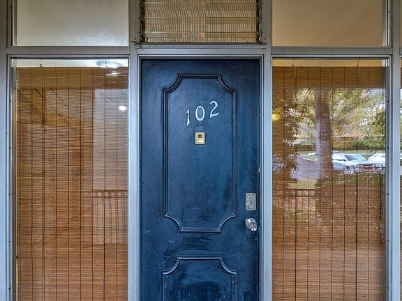 5th image of 3909 Whitland Ave APT 102