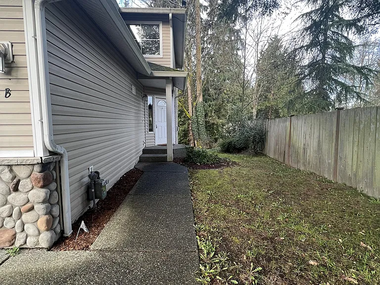 414 91st Ave SE #B — Photo 2