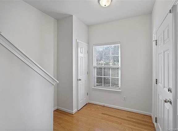 4th image of 8538 Summerglen Cres