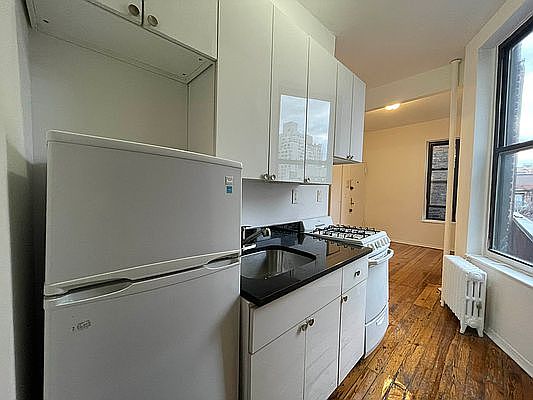 3rd image of 217 E 85th St APT 20