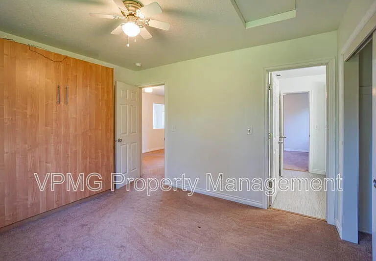 552 E 5th St — Photo 38