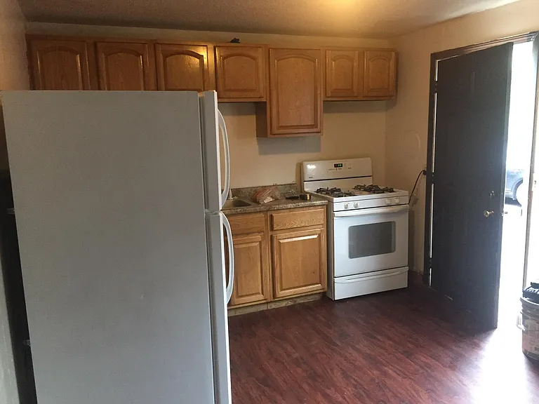 30 Auburn St — Photo 16
