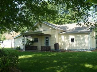 101 E 10th St, Belle Rive, IL 62810