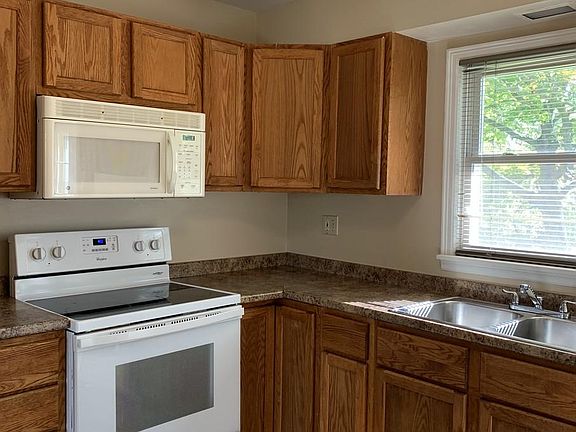 4th image of 419 W Saginaw St